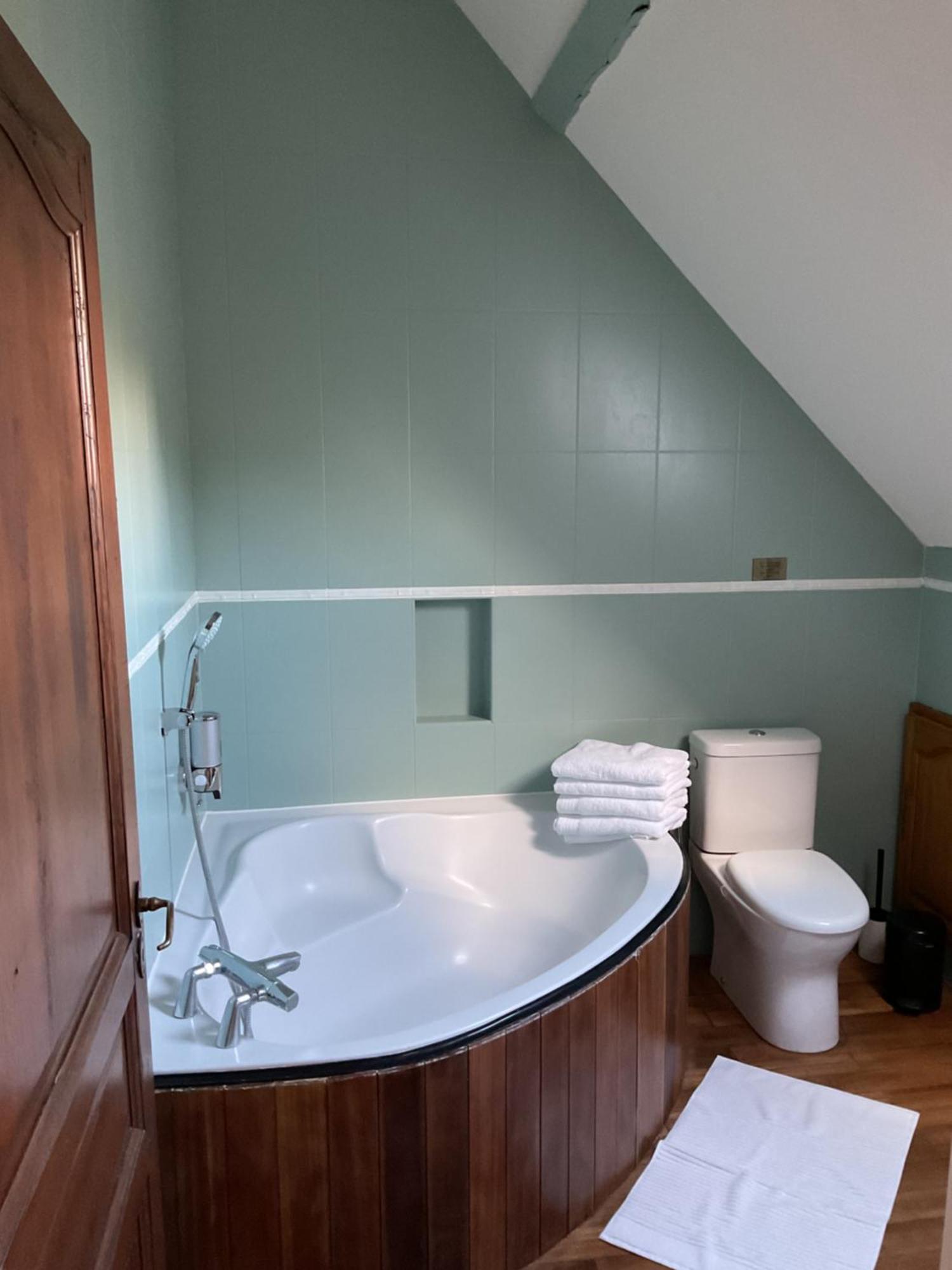 Manoir De La Croix-Sonnet Bed & Breakfast ทรูวิลล์-ซูร์-แมร์ ภายนอก รูปภาพ