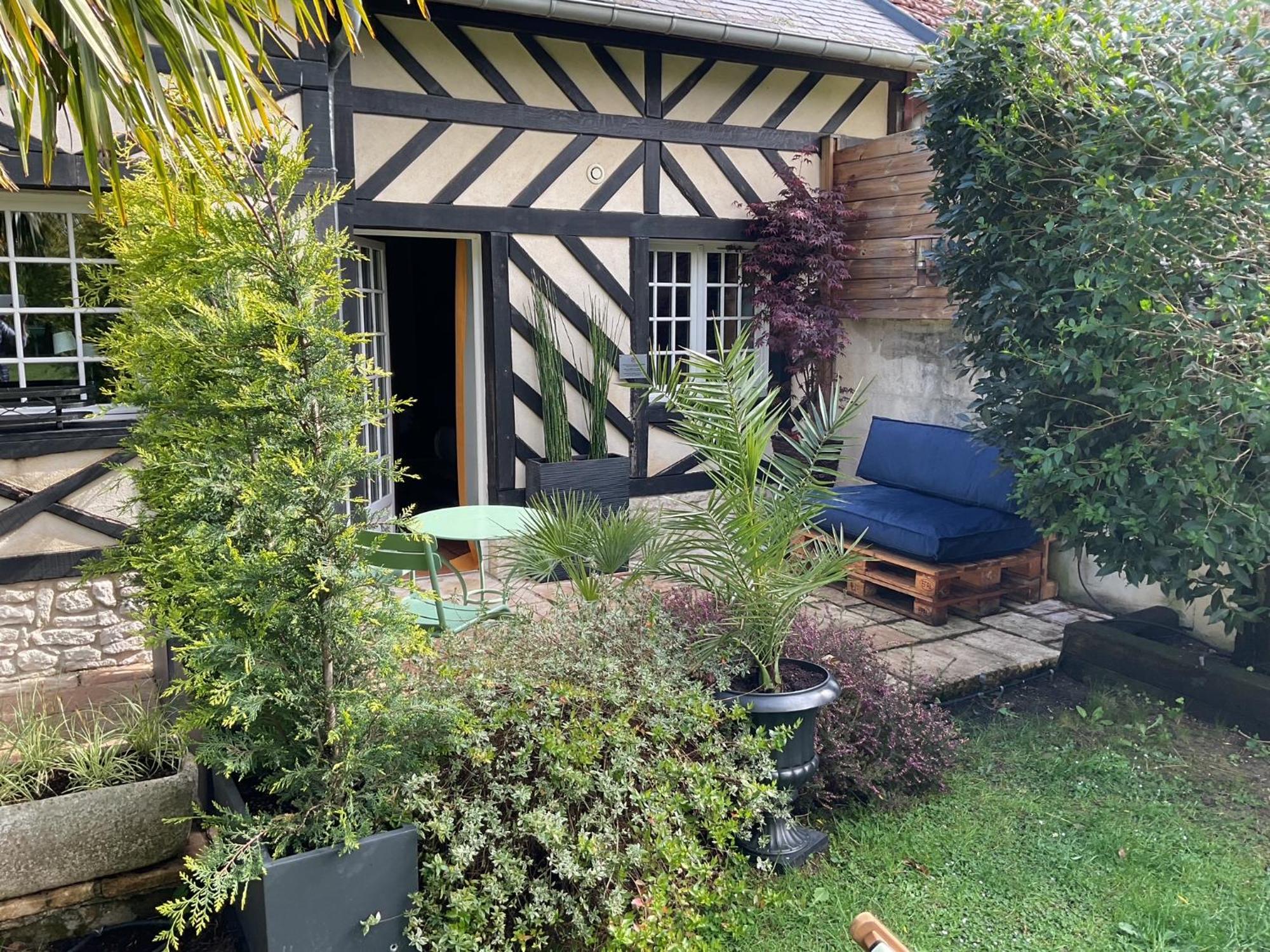 Manoir De La Croix-Sonnet Bed & Breakfast ทรูวิลล์-ซูร์-แมร์ ภายนอก รูปภาพ